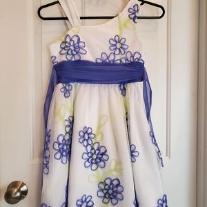 A dress with adorable lace flowers